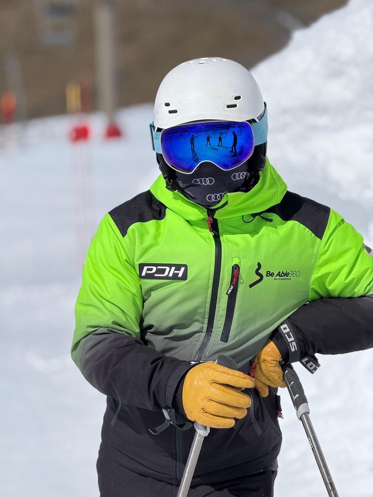 Exdeportista del equipo nacional, combina experiencia en competición con un trato cercano. Referente en técnica y progresión.